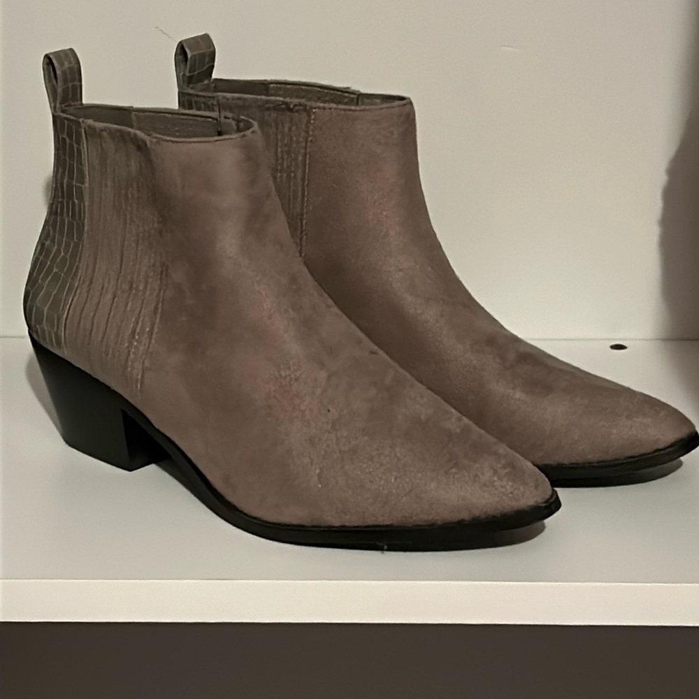 Women’s Short Booties, Size 11, Pull On, Abound Brand, 2 to 2.5 inch heel